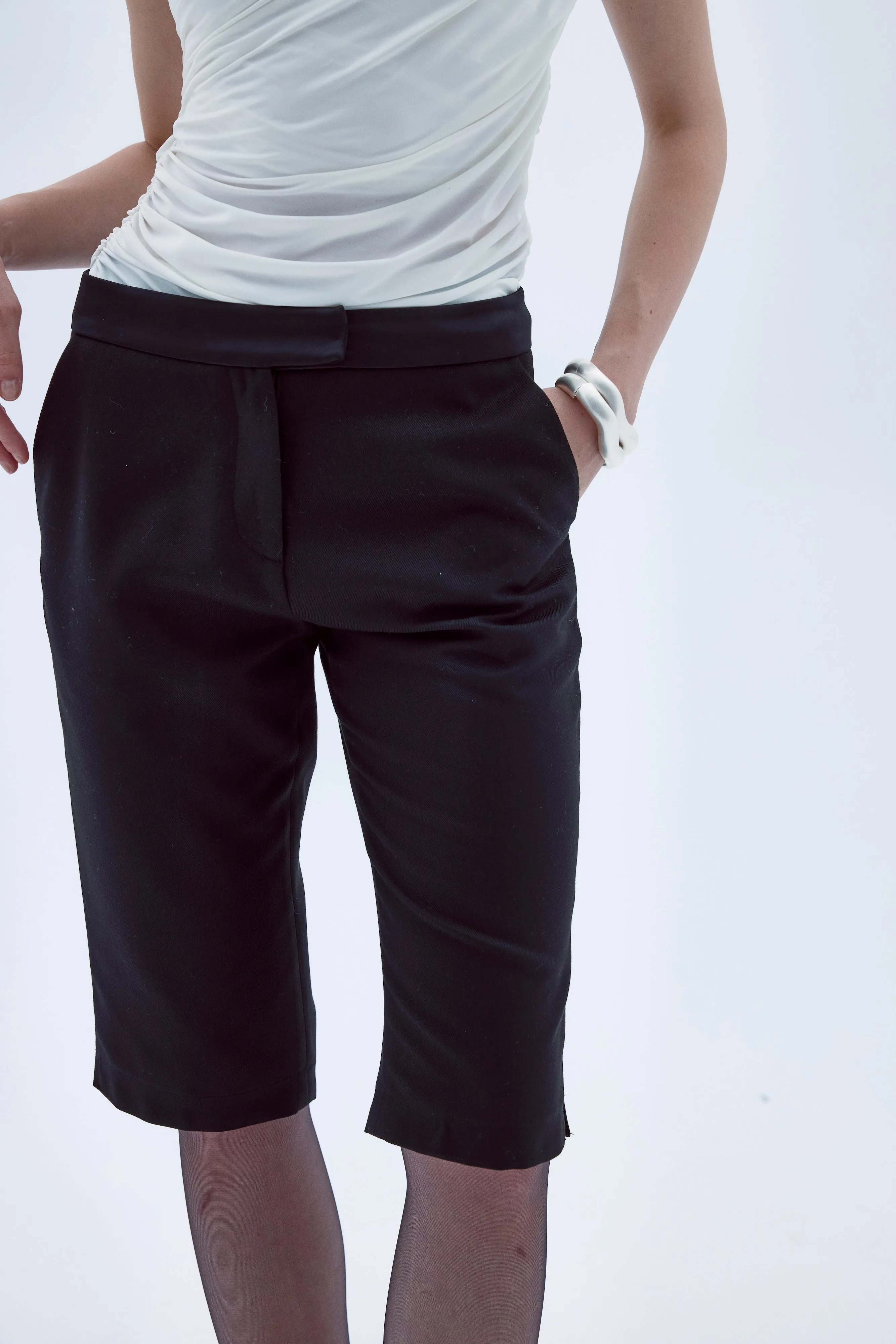 Arced Capri Trousers