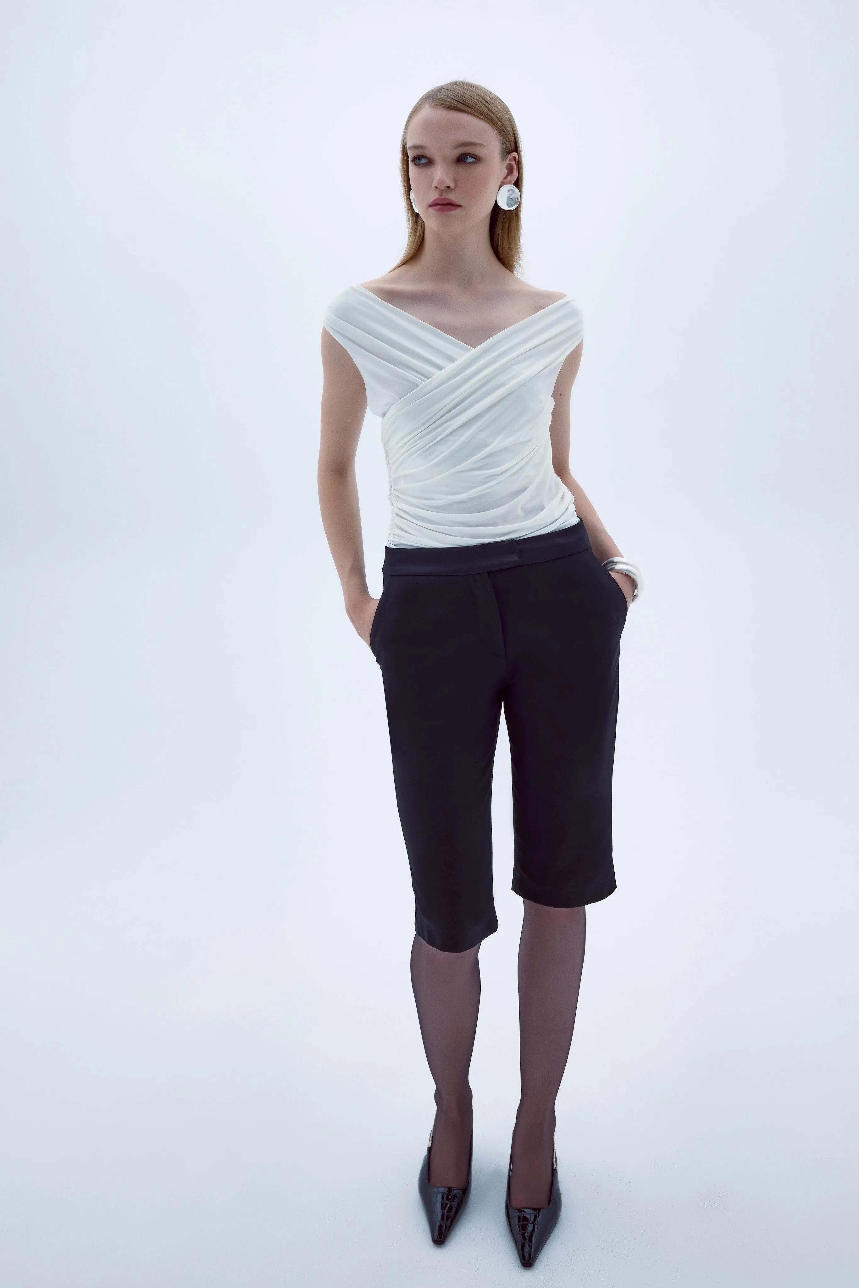 Arced Capri Trousers